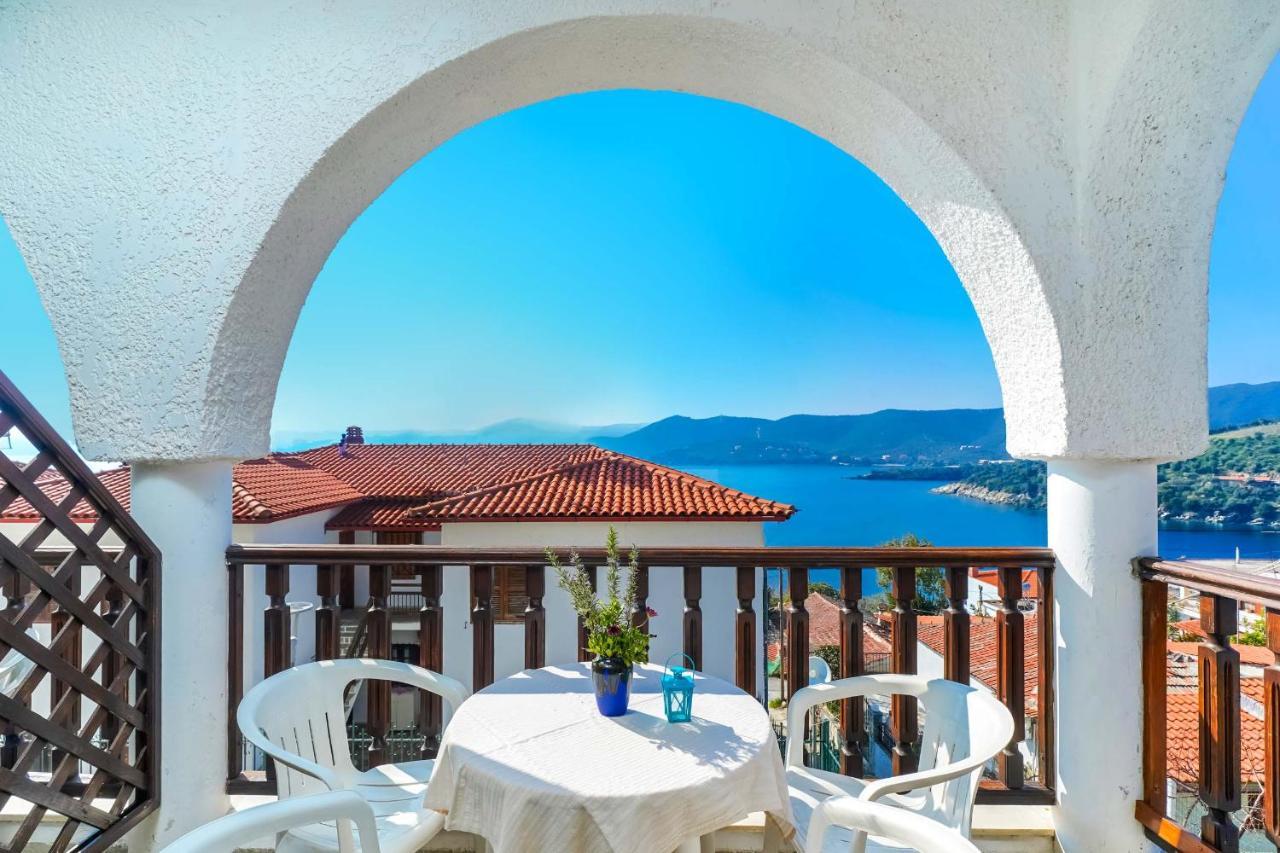 Kritikos Apartments Pirgadikia Exterior foto